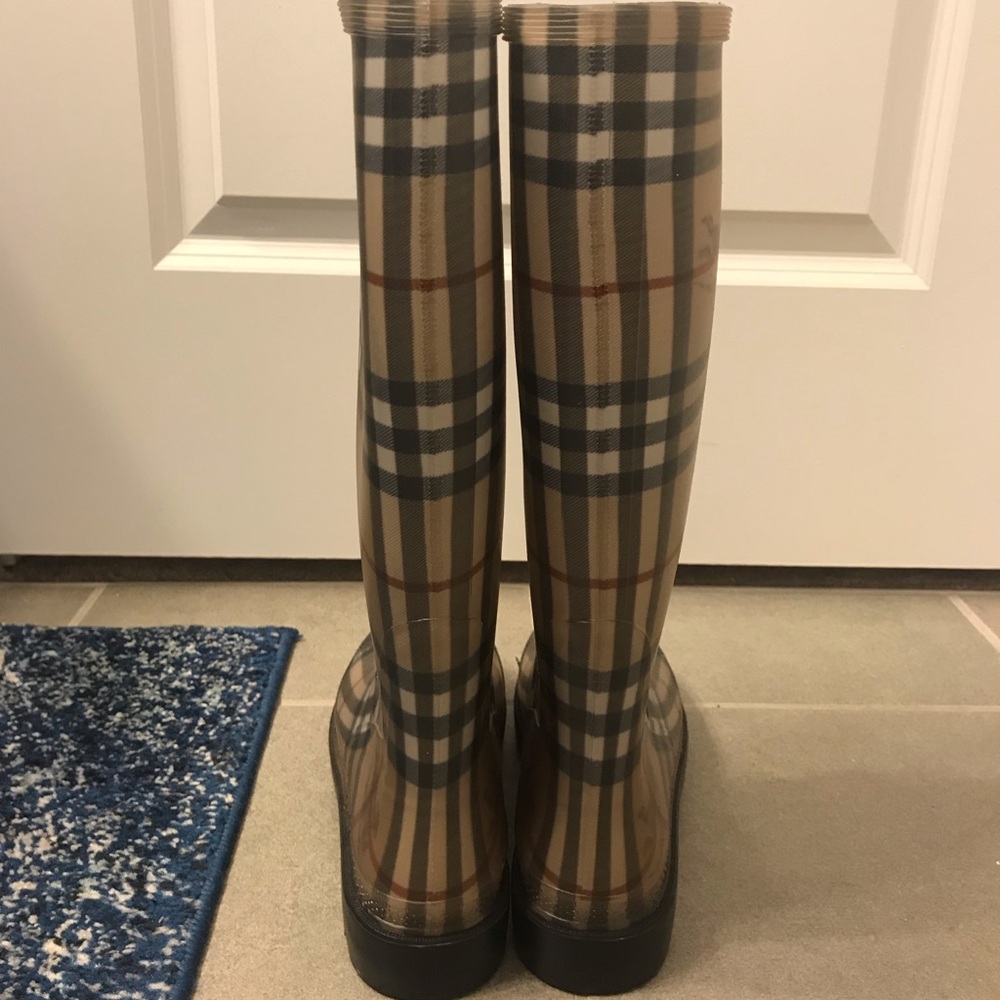 Burberry Rain-boots (size 10) - Picture 4 of 6